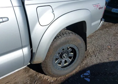 2009 Toyota Tacoma Base V6 z USA, uszkodzony, nr VIN 3TMLU42N49M025401